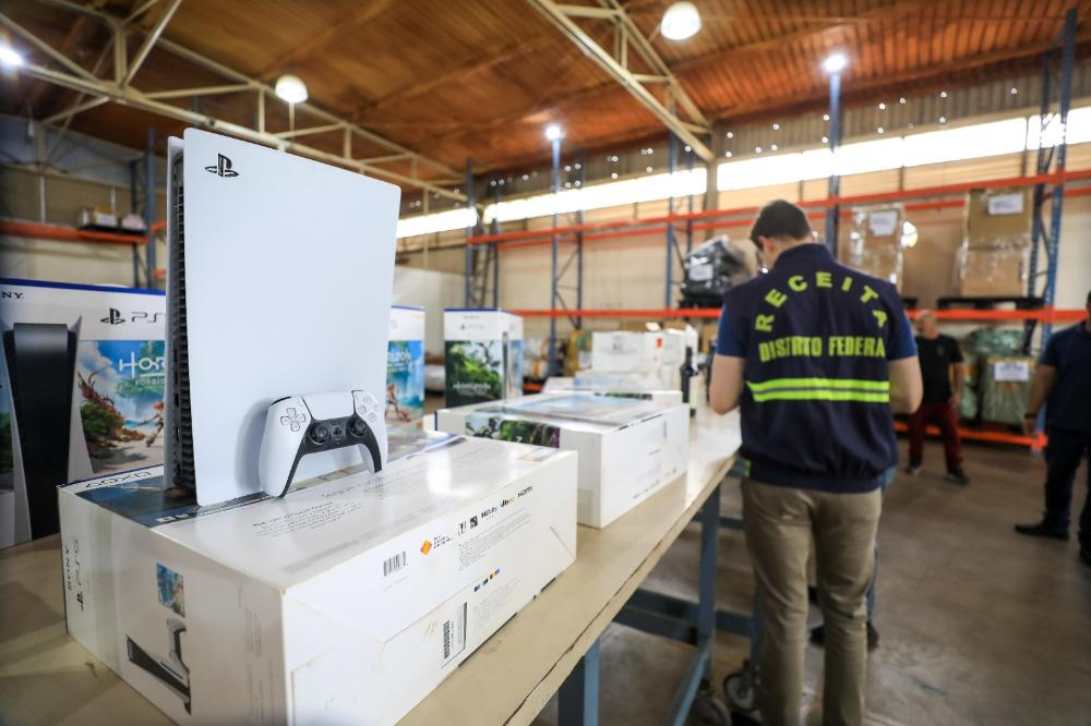 Capa da notícia: GDF apreende, em 10 meses, R$ 2 bilhões de mercadorias com notas irregulares